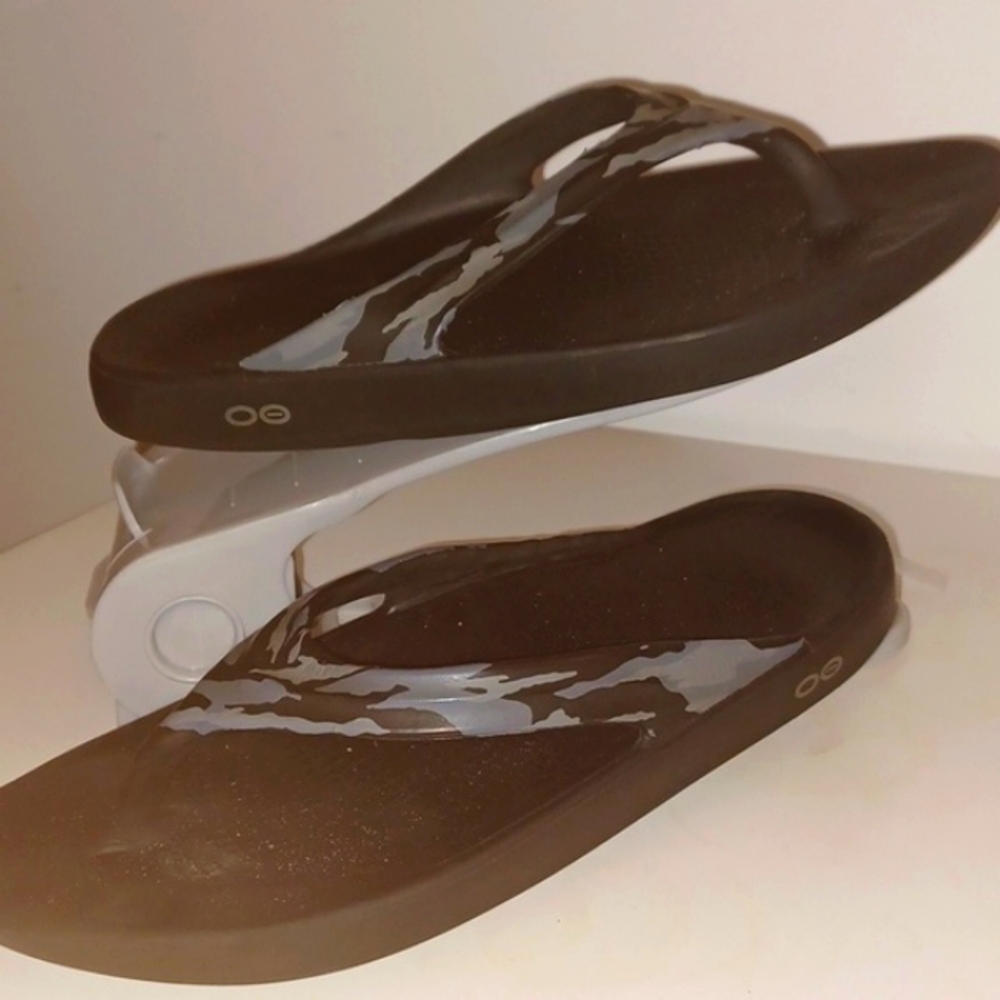 Oglala women's Yoga black Flip Flop Sandal Camouflage Accent GUC Size 10